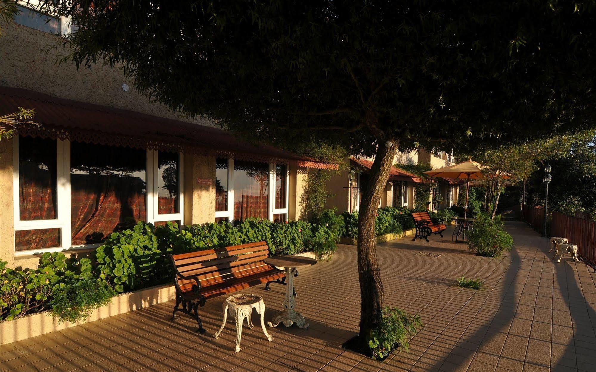 Club Mahindra Mussoorie Hotell Exteriör bild